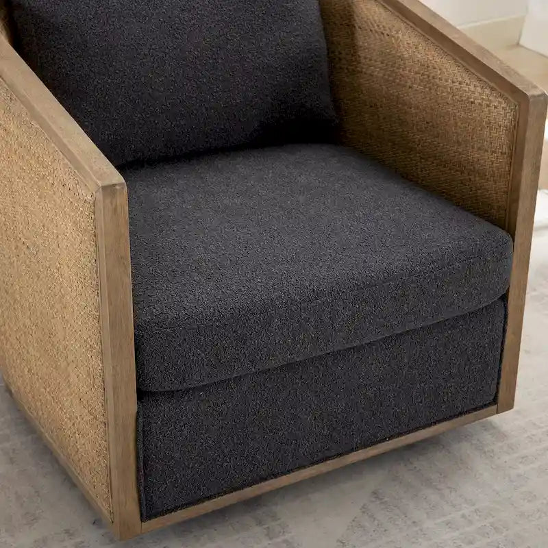 Poltrona a botte girevole a 360° rivestita in Carbon Black 30.12 con robusta struttura in legno massello