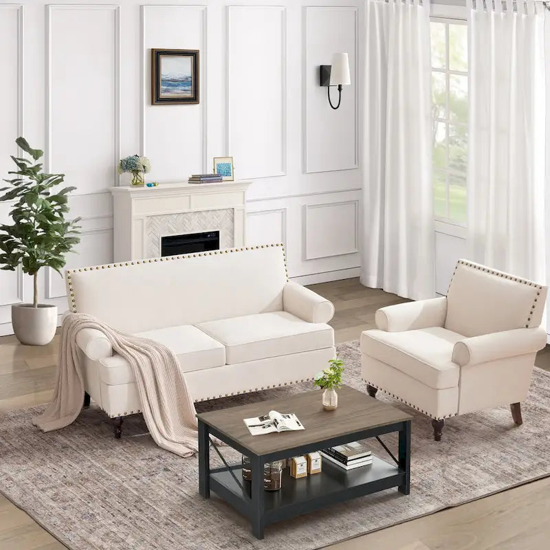 Poltrona moderna beige con 31 borchie