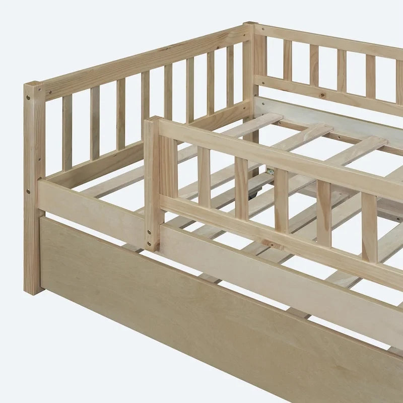 Letto a giorno in legno di dimensioni singole con letto estraibile e sponde di protezione a staccionata