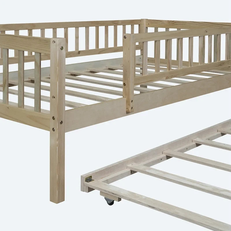 Letto a giorno in legno di dimensioni singole con letto estraibile e sponde di protezione a staccionata