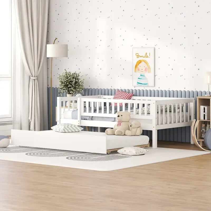 Letto a giorno in legno di dimensioni singole con letto estraibile e sponde di protezione a staccionata