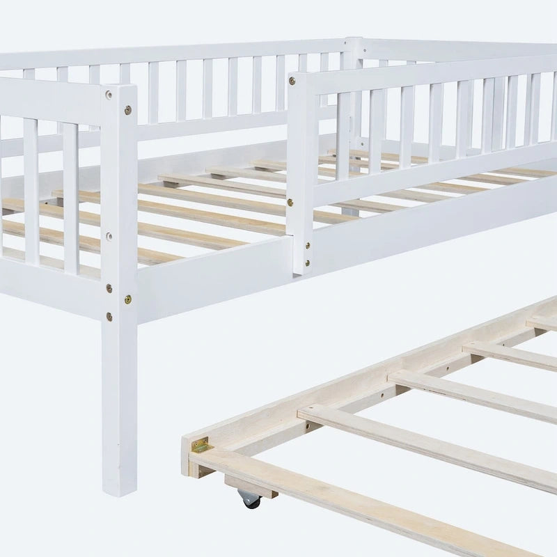 Letto a giorno in legno di dimensioni singole con letto estraibile e sponde di protezione a staccionata