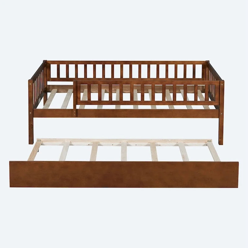 Letto a giorno in legno di dimensioni singole con letto estraibile e sponde di protezione a staccionata